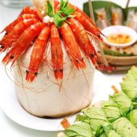 Tôm hấp trái dừa non